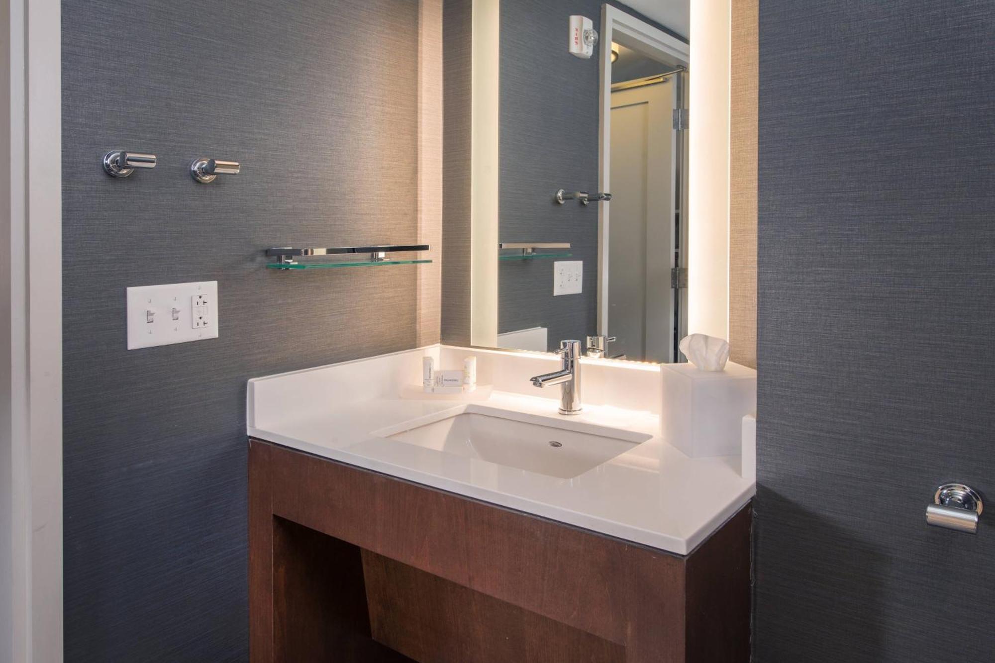 By Marriott At The Johns Hopkins Medical Campus Hotel Baltimore