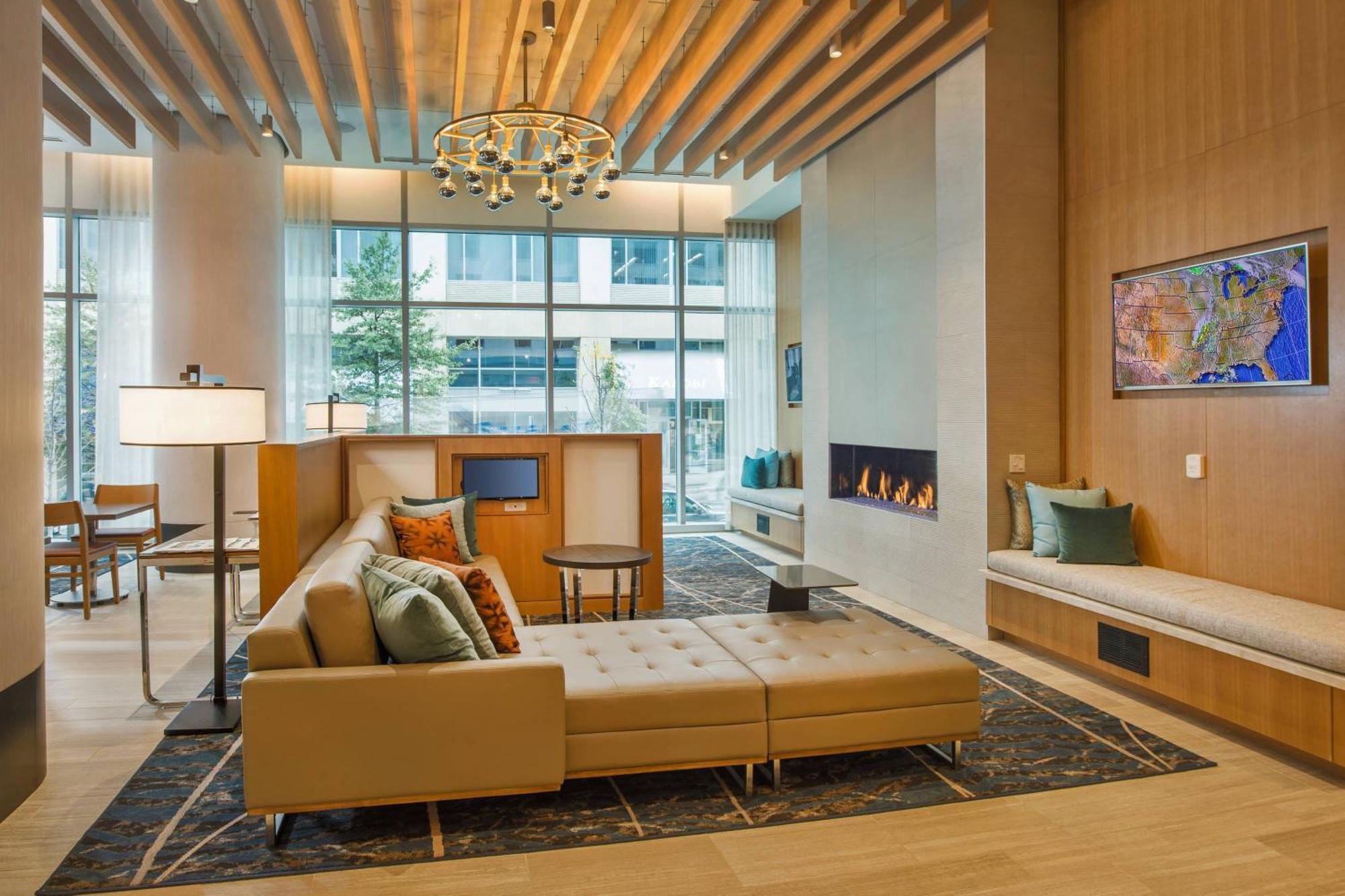 By Marriott At The Johns Hopkins Medical Campus Hotel 3*