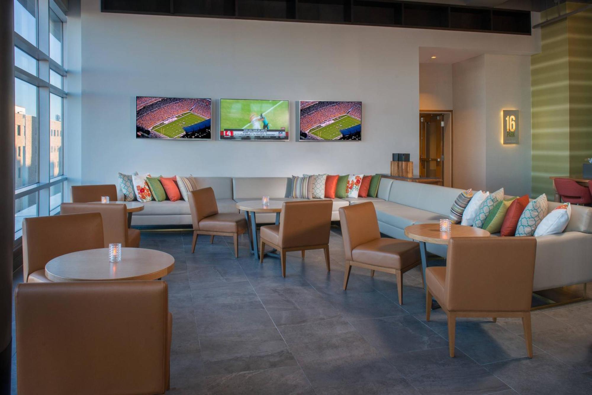 By Marriott At The Johns Hopkins Medical Campus Hotel 3*