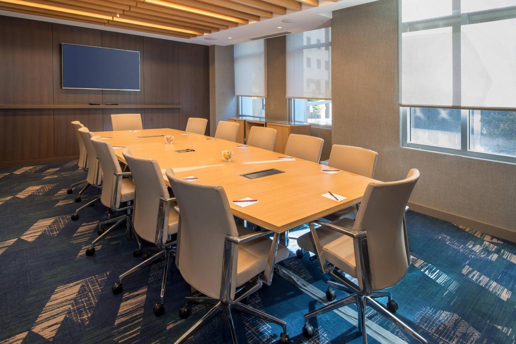 By Marriott At The Johns Hopkins Medical Campus 3*