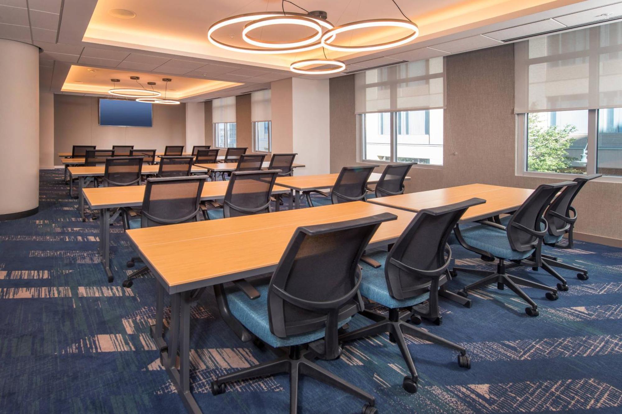 Hotel By Marriott At The Johns Hopkins Medical Campus 3*