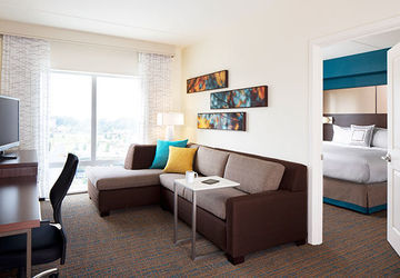 By Marriott At The Johns Hopkins Medical Campus Hotel 3*