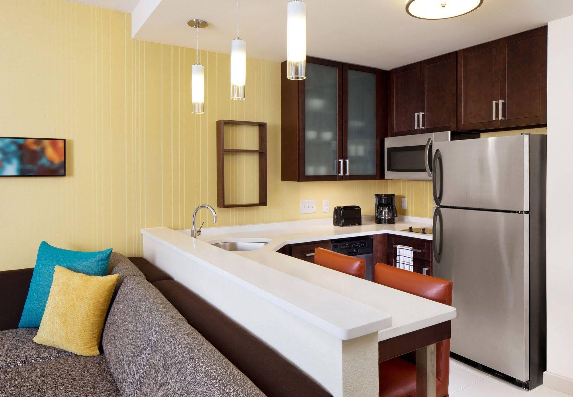 By Marriott At The Johns Hopkins Medical Campus 3*