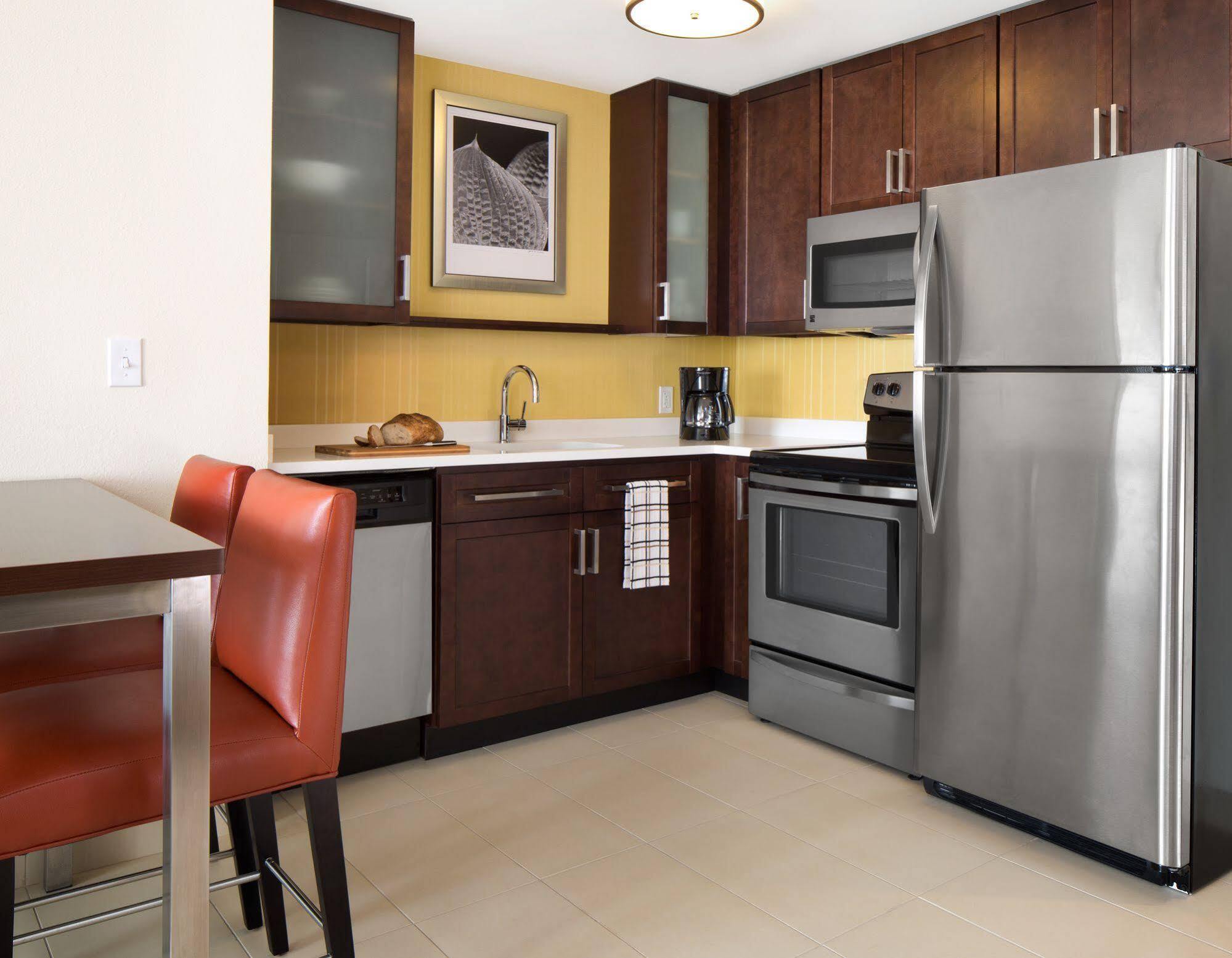 By Marriott At The Johns Hopkins Medical Campus Hotel