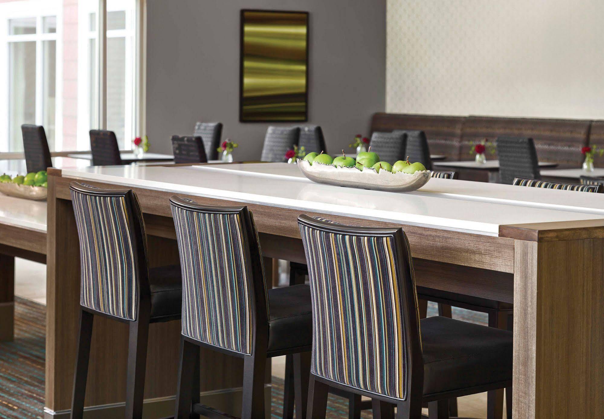 By Marriott At The Johns Hopkins Medical Campus Hotel 3*
